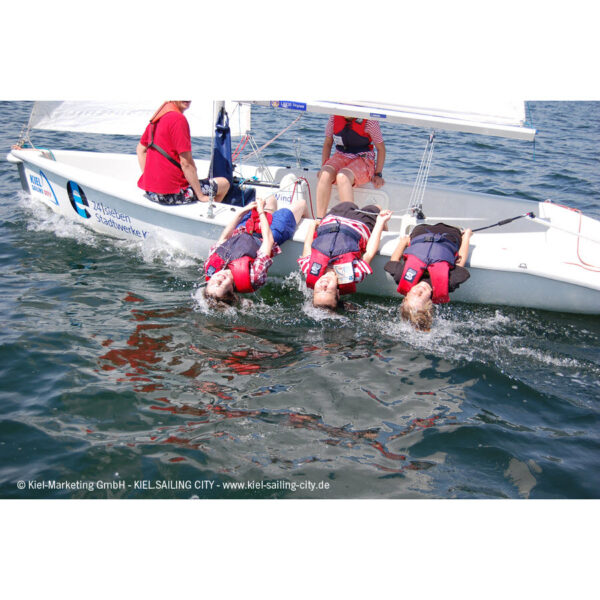 Echo action 02 Echo action 02