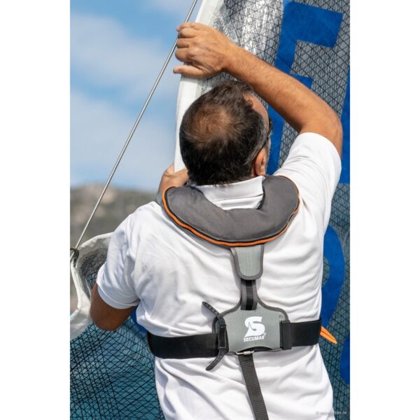 Survival 220 grey action 02 Survival 220 grey action 02