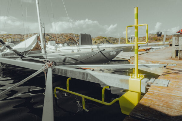 Kääntötikas y-puomikiinnitys Kääntötikas y-puomikiinnitys