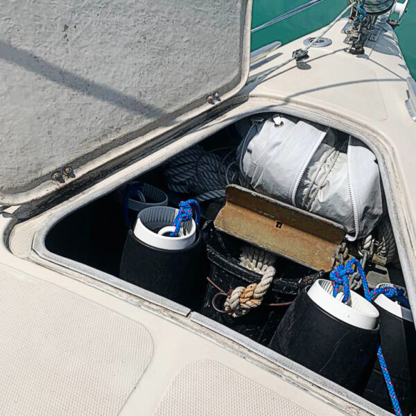 Pop fender in stowage 4 Pop fender in stowage 4