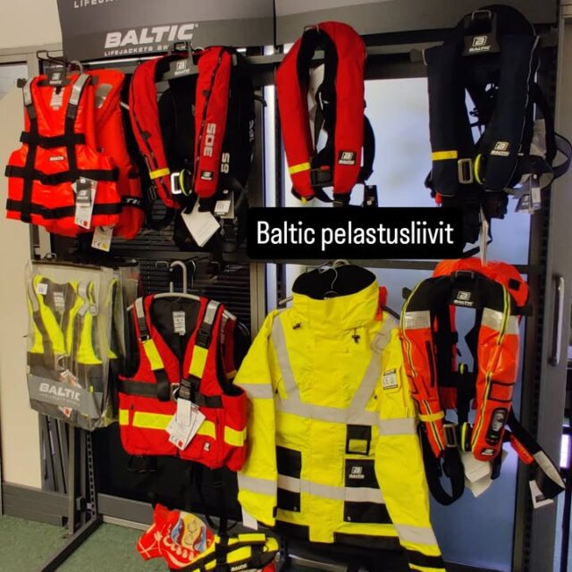 Päivitä pelastusliivit tälle kaudelle. Meiltä löydät Baltic ja Secumar pelastusliivit myös harrastuskäyttöön! www.marinesafe.fi #veneily #purjehdus #kalastus #melonta
